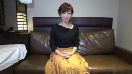 Short Hair Japanese MILF Gets Creampied During Interview