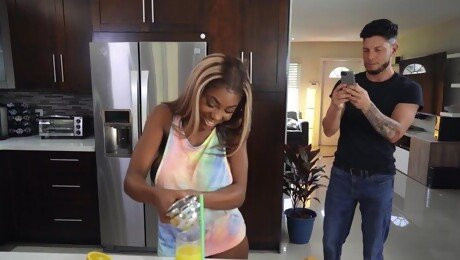Black babe handles man's heavy dong in ways that seem impeccable