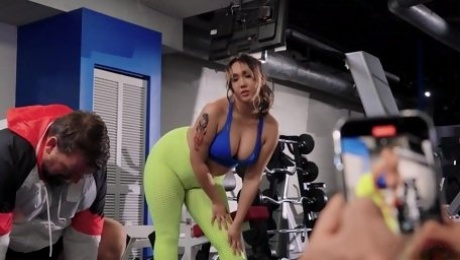 Thick MILF gets laid by the gym and tries to swallow