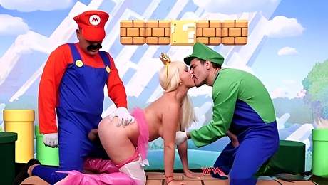 Beautiful blonde Emily Thorne likes jumping on a huge boner